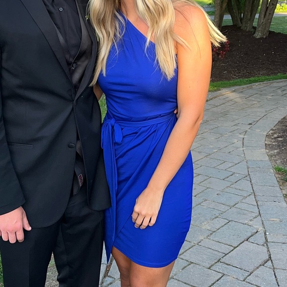 Dresses & Skirts - Cocktail dress